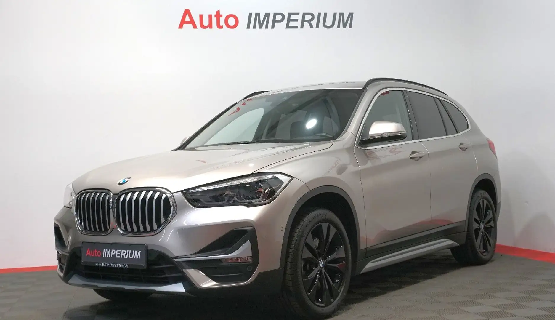 BMW X1 xDrive 20 d xLine*ACC*AHK*RfK*LED*DAB Silber - 1