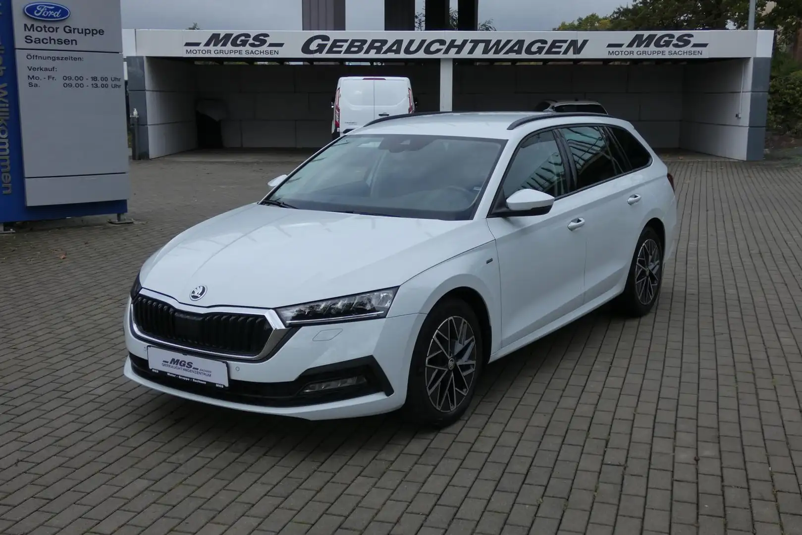Skoda Octavia 2.0 TDI 'Clever' #KAM #NAVI #SITZHZG Weiß - 2