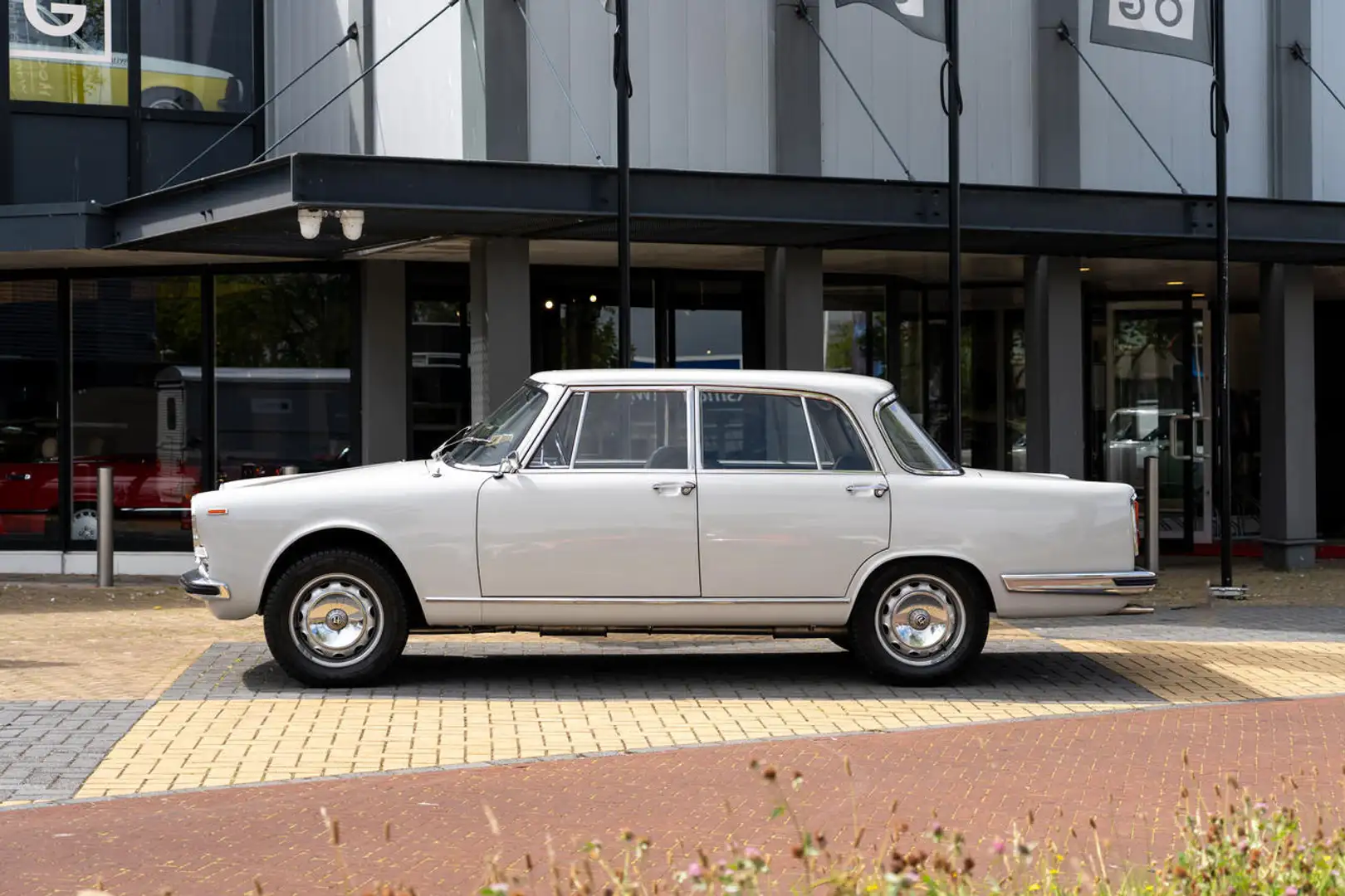 Alfa Romeo 2600 Berlina Gri - 2