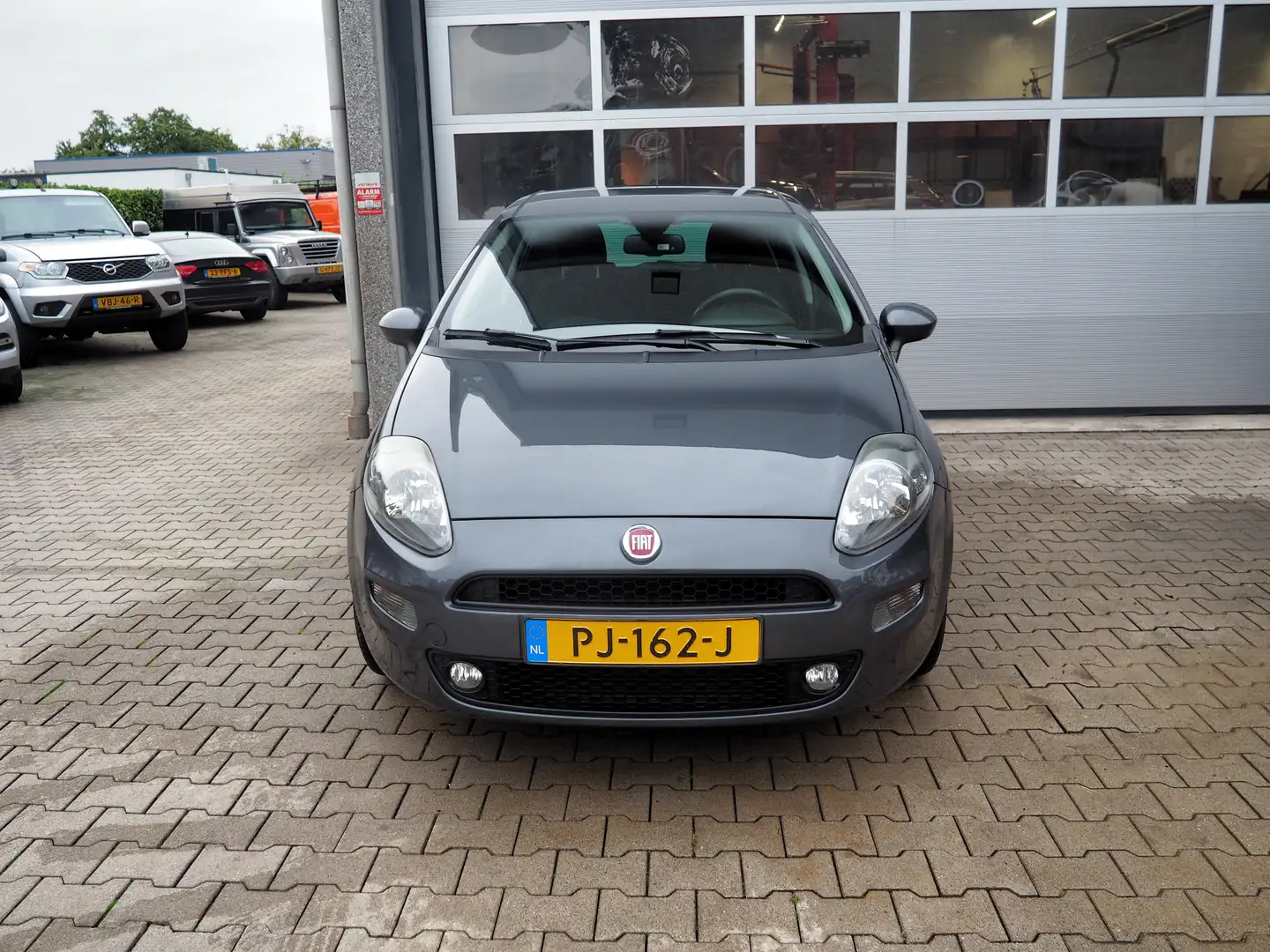 Fiat Punto 0.9 TwinAir Sempre CLIMA CRUISE NAVI PARKEER S. TR Gris - 2