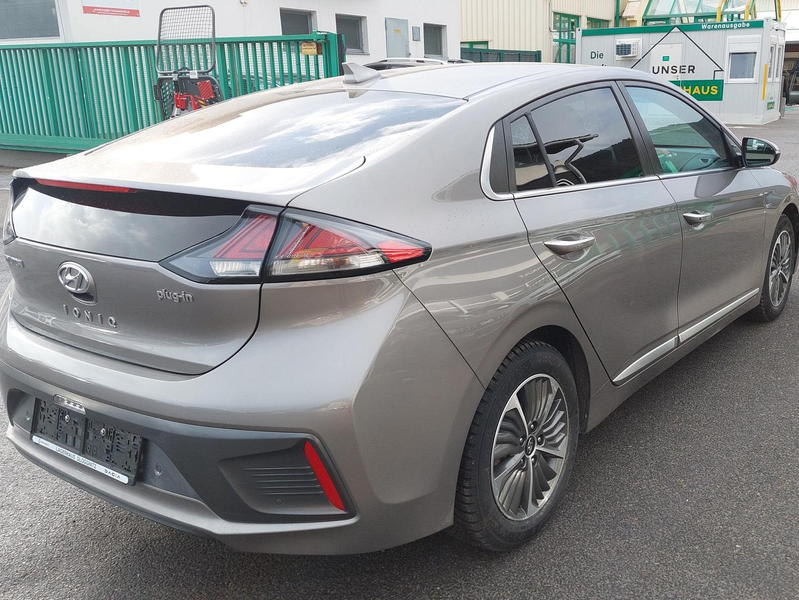 Hyundai IONIQ 1,6 GDi Plug-In PHEV Level 5 DCT Automatic — photo 6