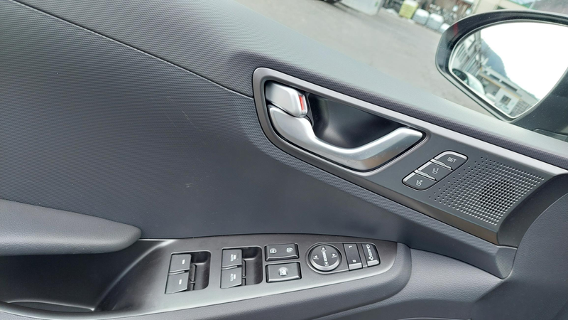 Hyundai IONIQ 1,6 GDi Plug-In PHEV Level 5 DCT Automatic — photo 12