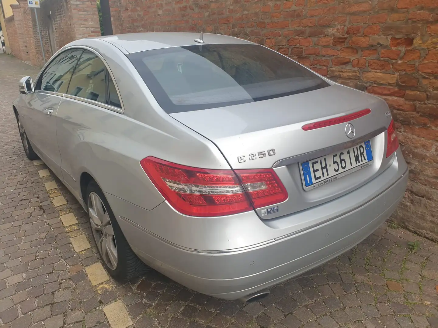 Mercedes-Benz 250 E Срібний - 1