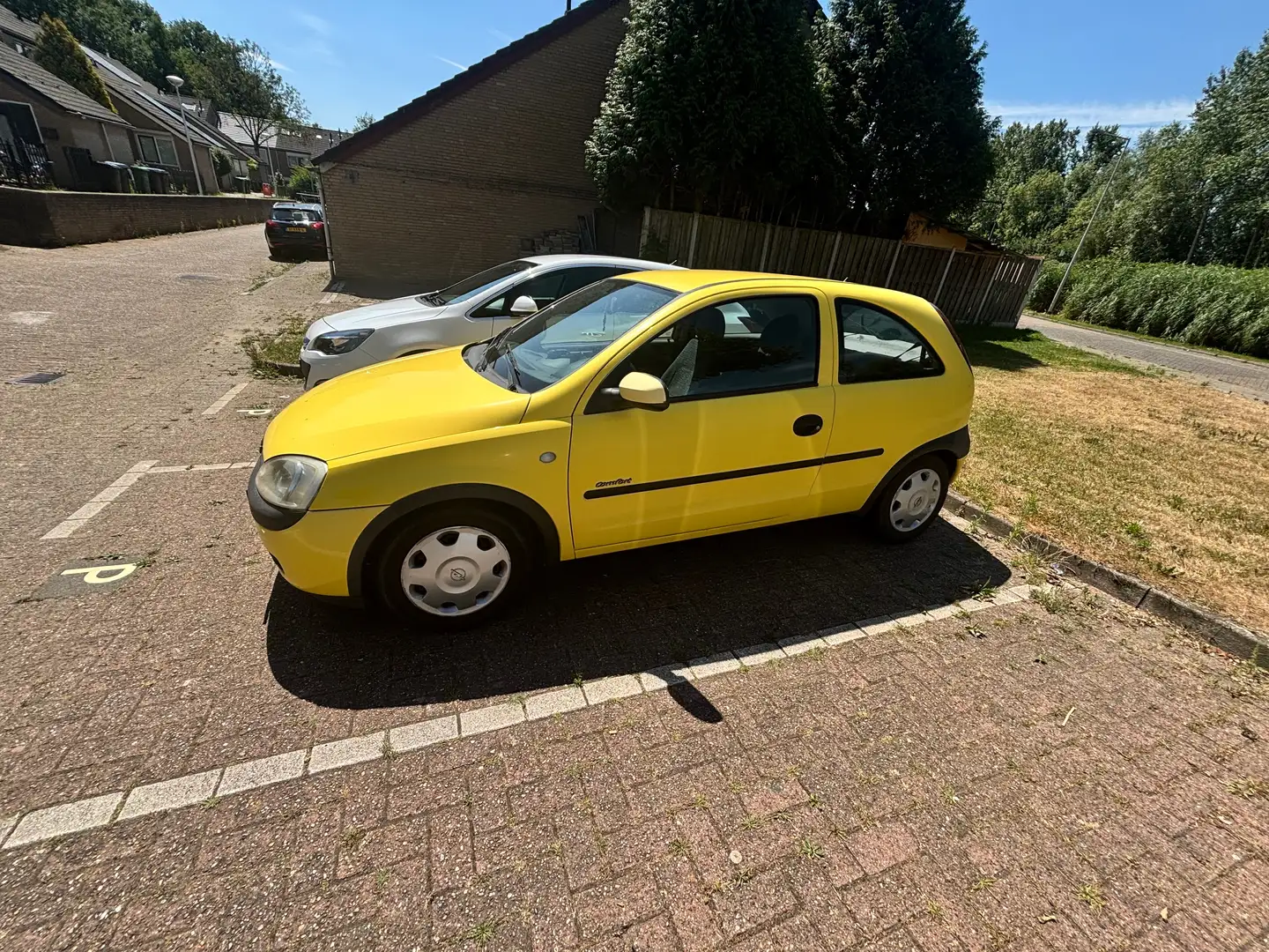 Opel Corsa 1.2-16V Comfort Geel - 1