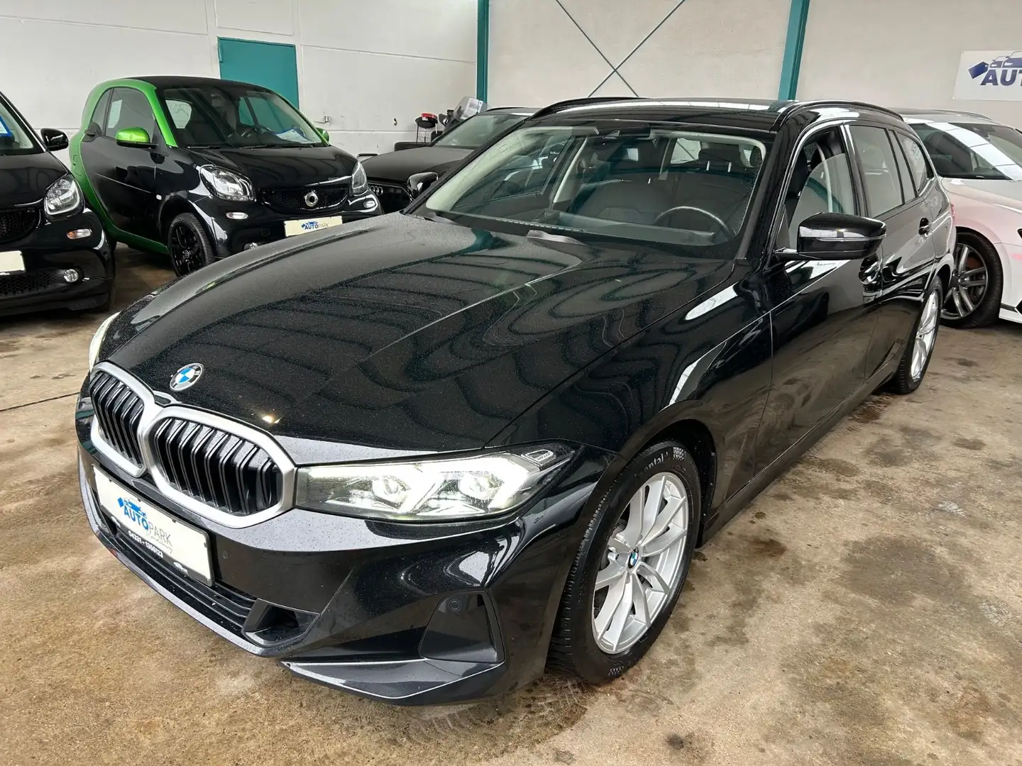 BMW 318 d Touring*Automatik*Navi*LED*Digitales Kombi Noir - 1