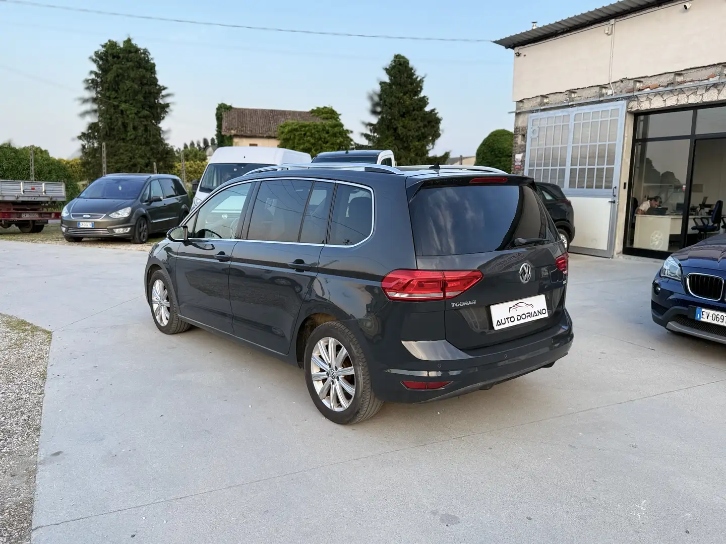 Volkswagen Touran 1.6 tdi Executive dsg - 2