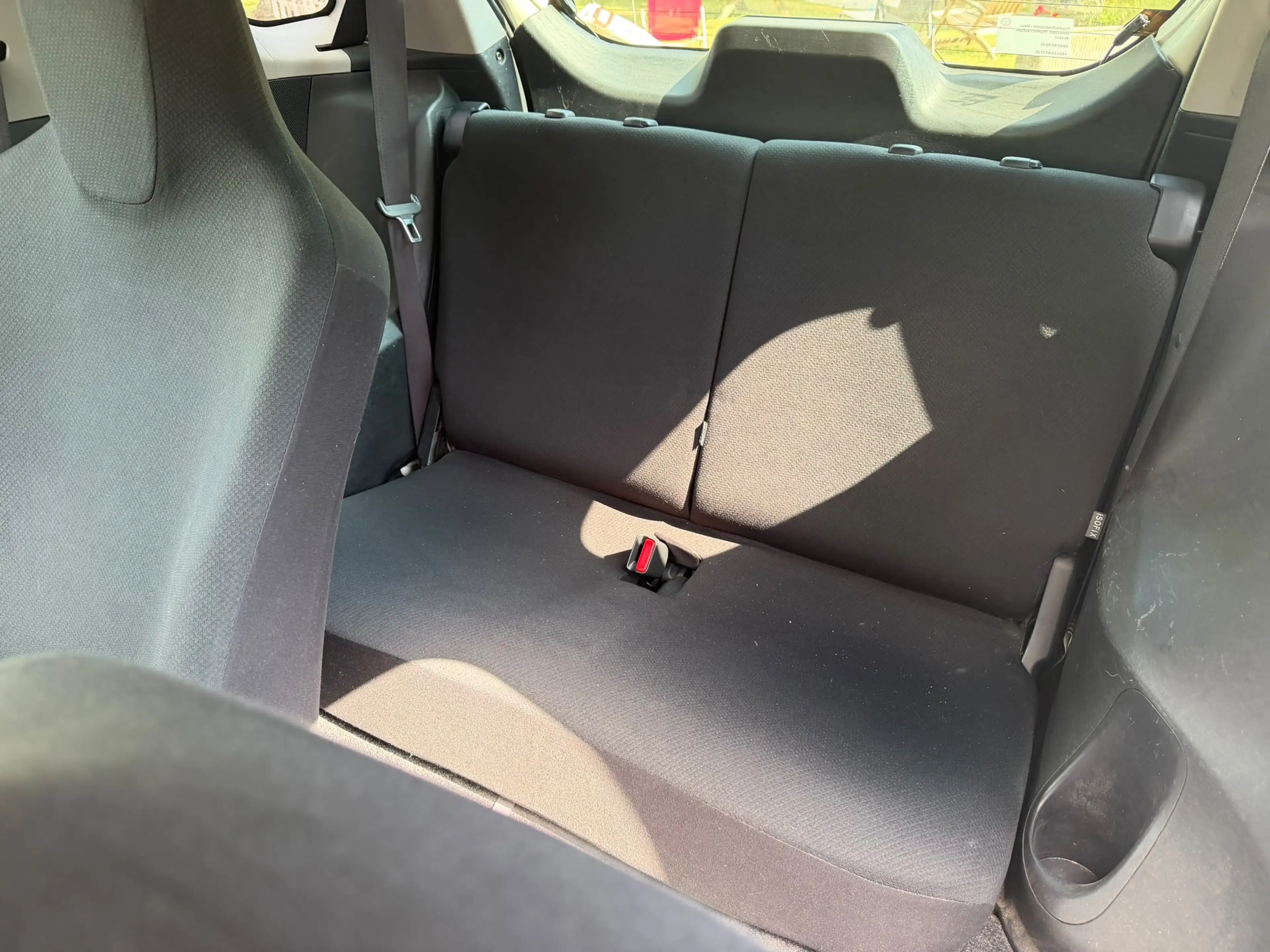 Toyota iQ Automatic  1.0i VVT-i Comfort Multidrive — photo 8