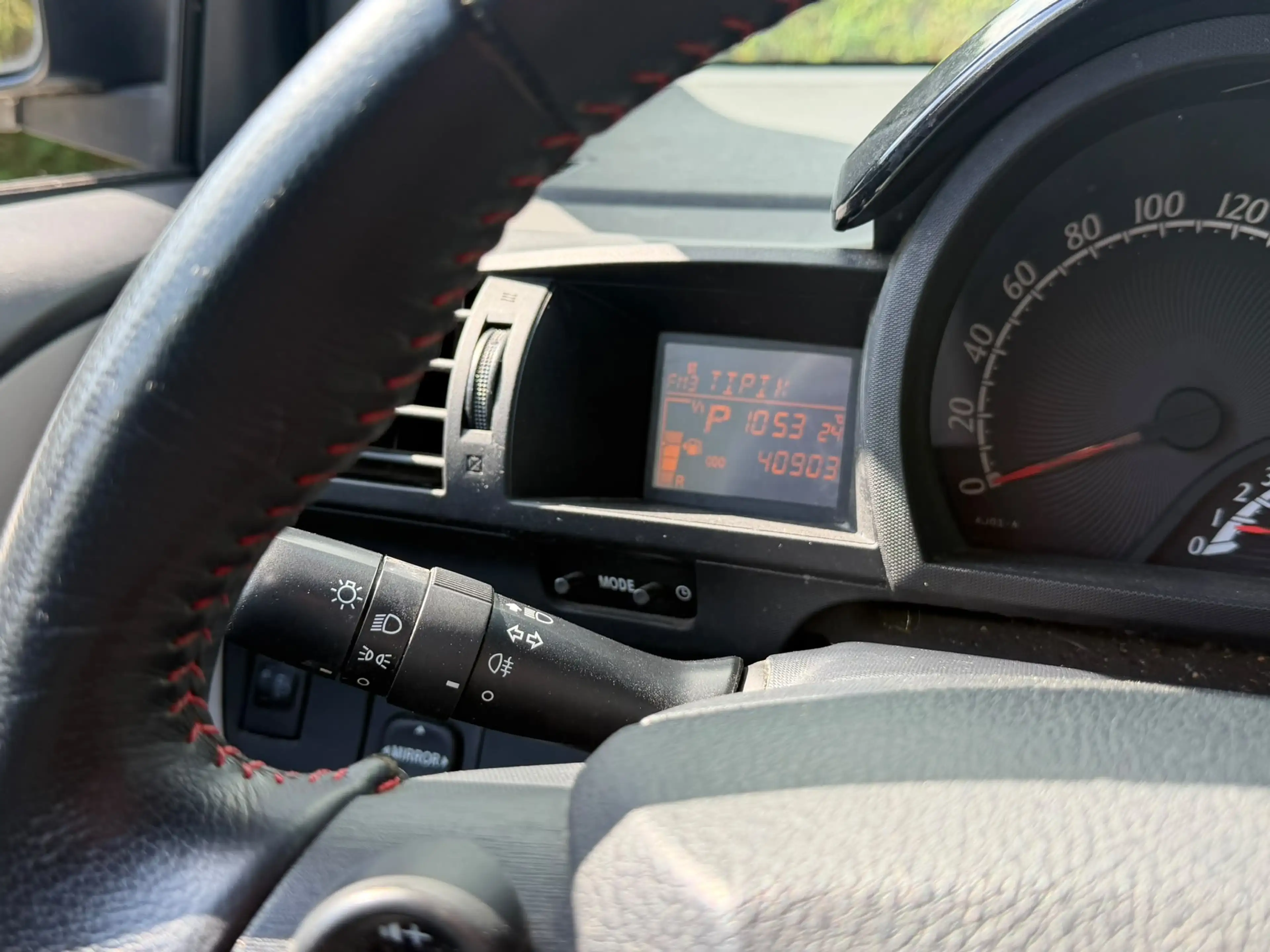Toyota iQ Automatic  1.0i VVT-i Comfort Multidrive — photo 10