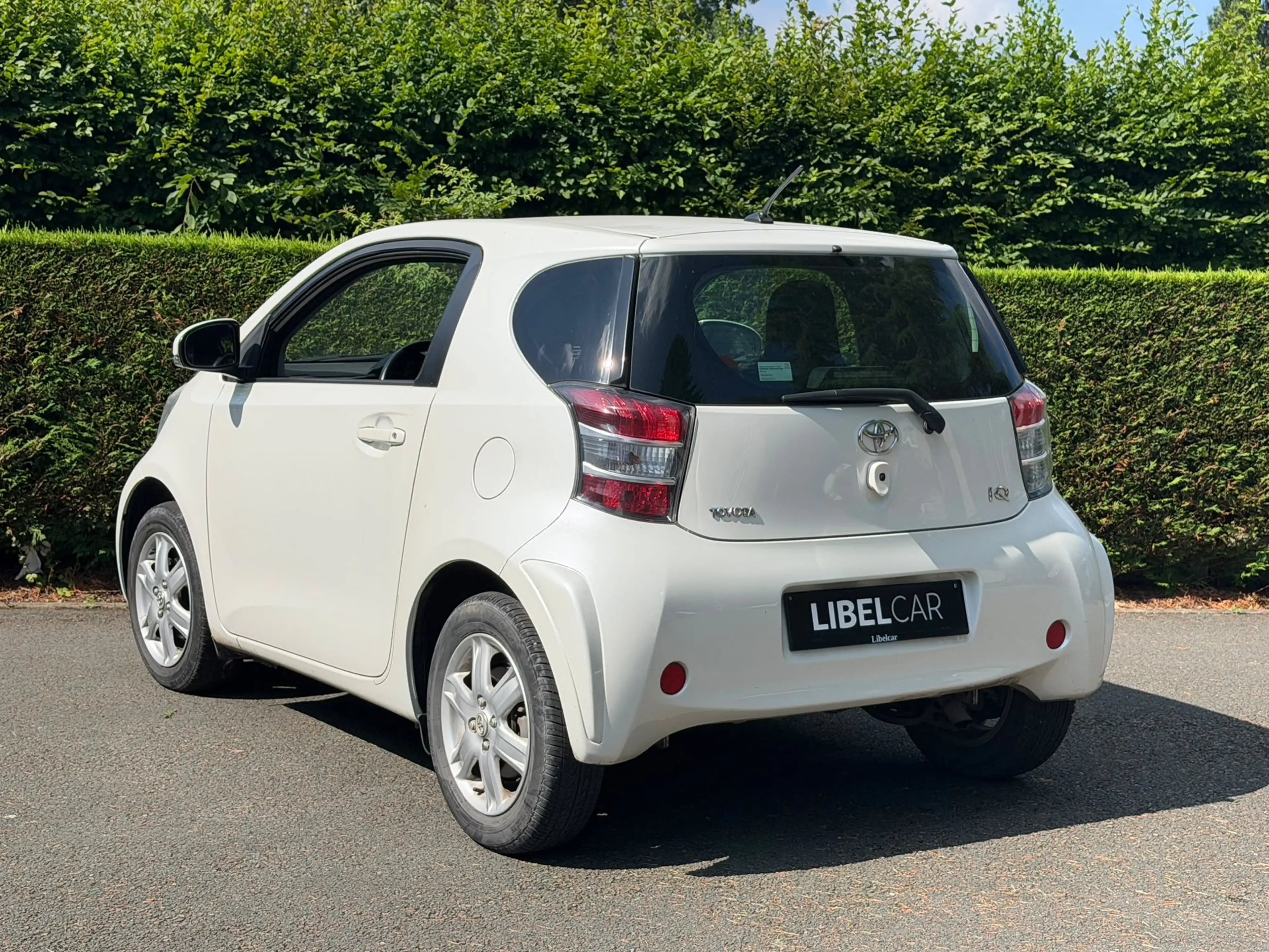 Toyota iQ Automatic  1.0i VVT-i Comfort Multidrive — photo 2