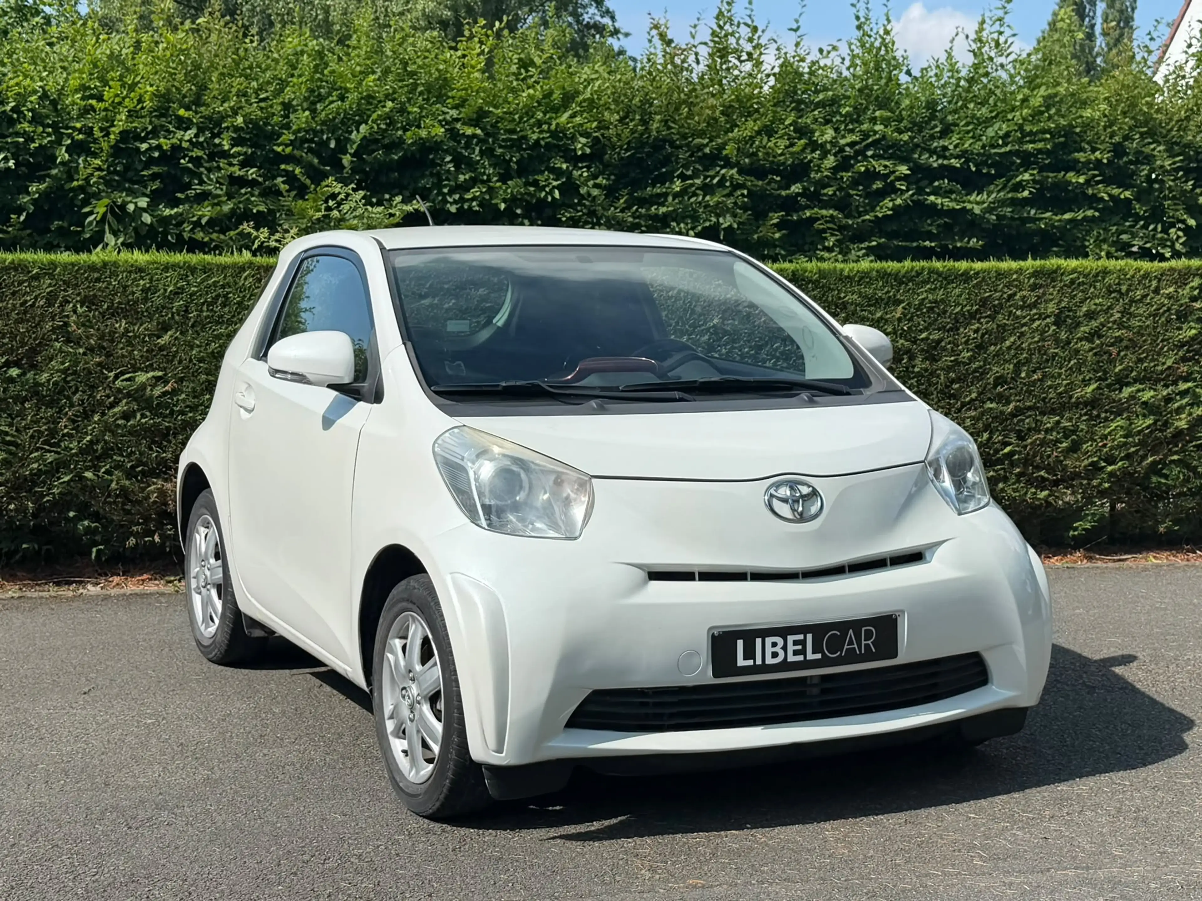 Toyota iQ Automatic  1.0i VVT-i Comfort Multidrive — photo 4