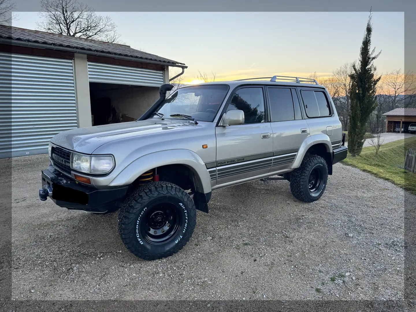 Toyota Land Cruiser Beige - 1