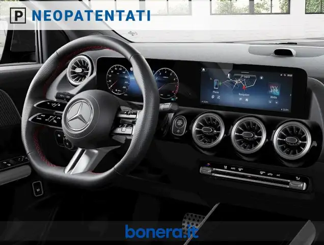 Mercedes-Benz Gla view 6