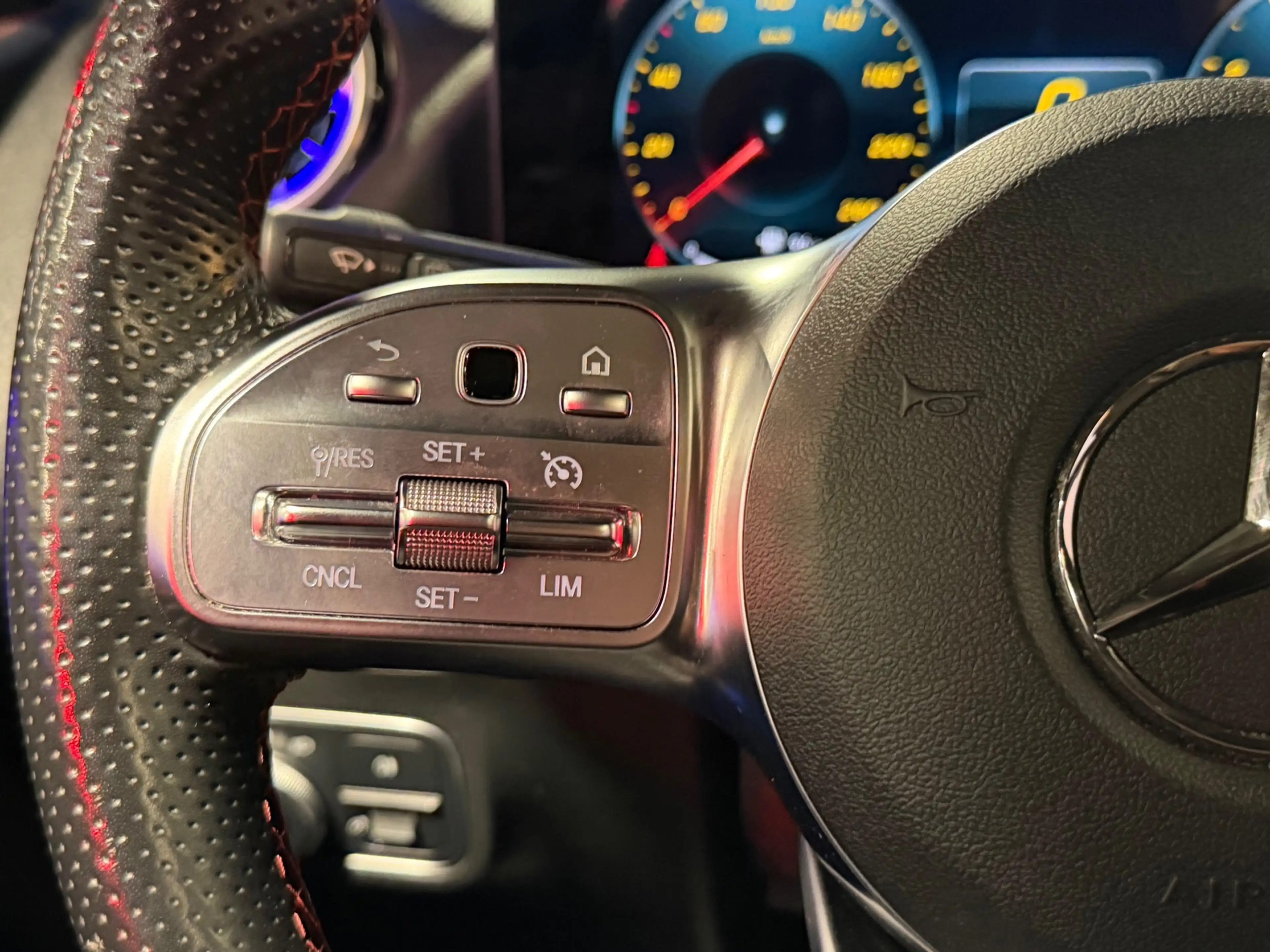 Mercedes-Benz GLA 250 4MATIC AMG Line Pano|360|Trekh|Burm|Keyl — photo 33
