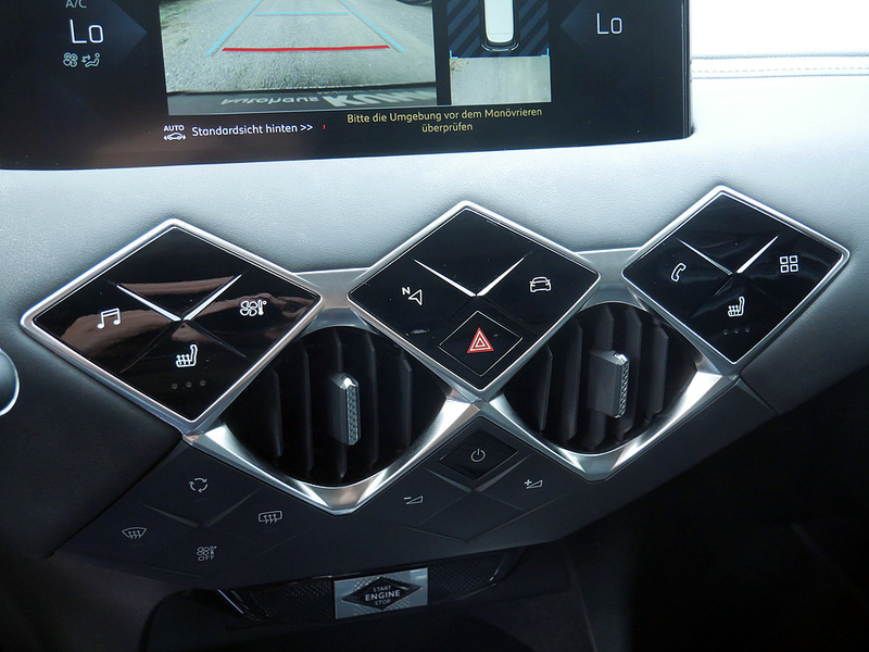 DS Automobiles DS 3 Crossback PureTech 130 Louvre NAVI LED — photo 14