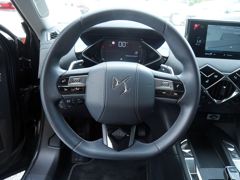 DS Automobiles DS 3 Crossback PureTech 130 Louvre NAVI LED — photo 10