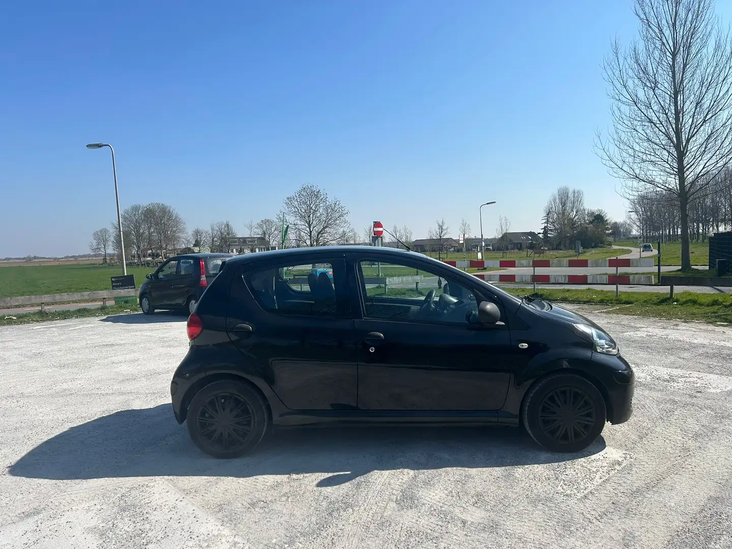 Toyota Aygo 1.0-12V Access Zwart - 1