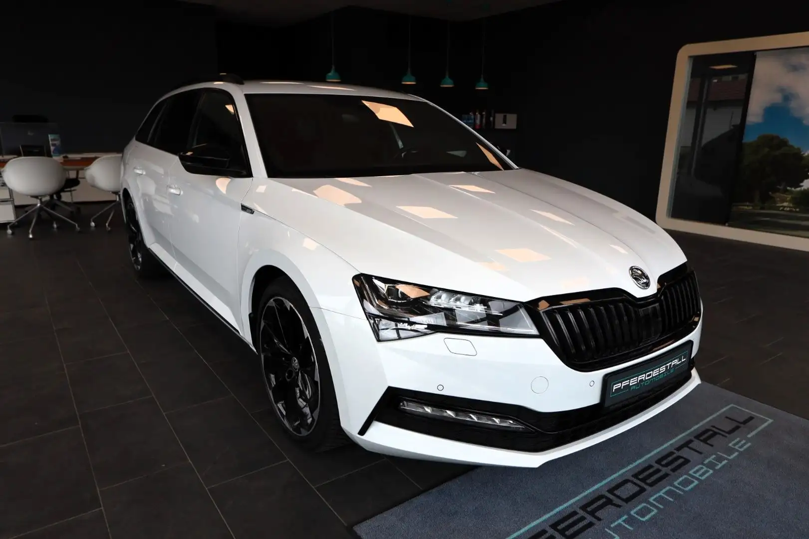 Skoda Superb Combi 2.0 TDI Sportline 4x4 CANTON AHK Weiß - 1