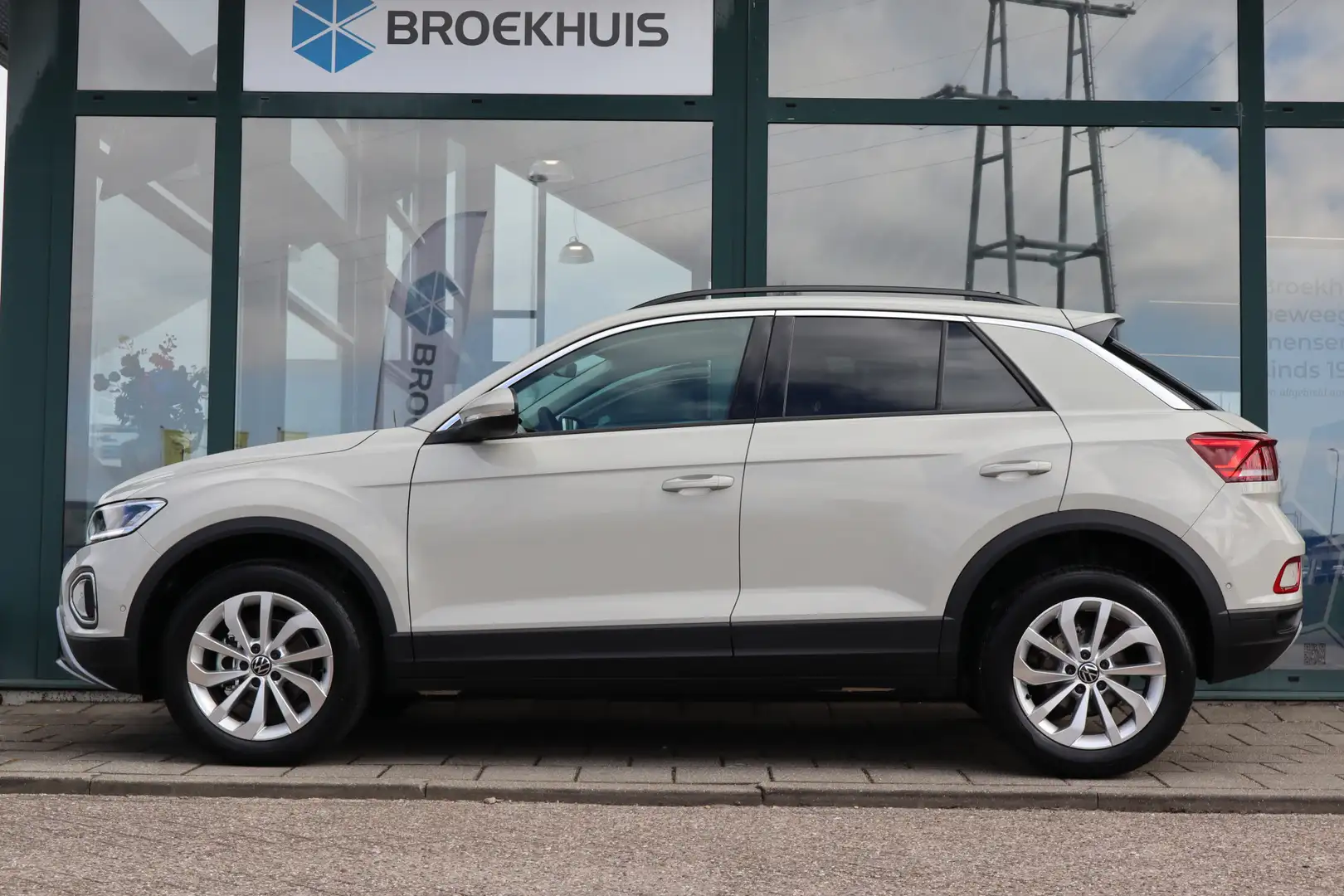 Volkswagen T-Roc 1.0 TSI Life Edition | Cruise Control | Achteruitr Gris - 2