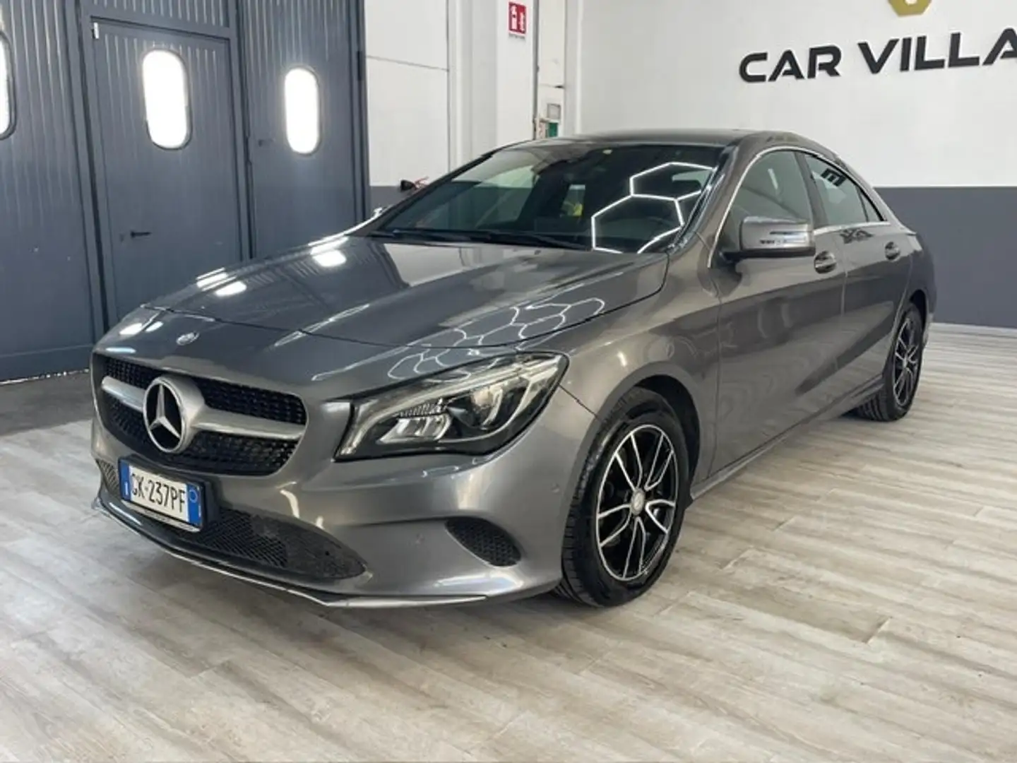 Mercedes-Benz CLA 200 CLA 200 d Automatic Sport Grigio - 2