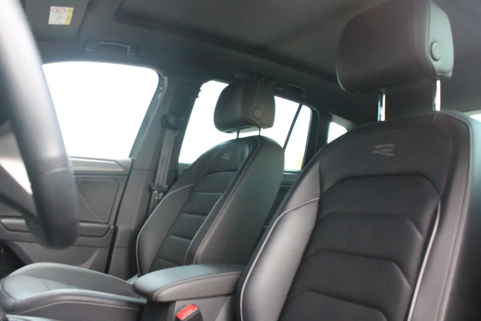 Volkswagen Tiguan 1.4 TSI 245PK eHybrid R-LINE BUSINESS + | PANORAMI Grijs - 2