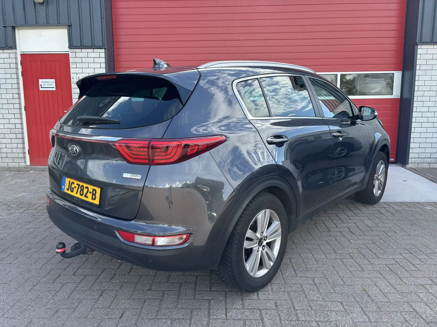 Kia Sportage 1.6 GDI First Edition TREKHAAK / CAMERA / NAVI / C Grijs - 2