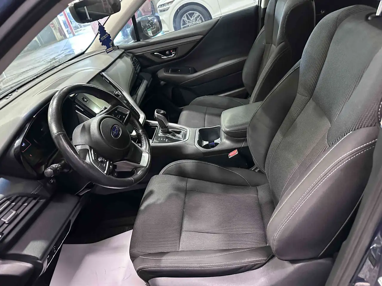Subaru Legacy снимка Subaru Legacy