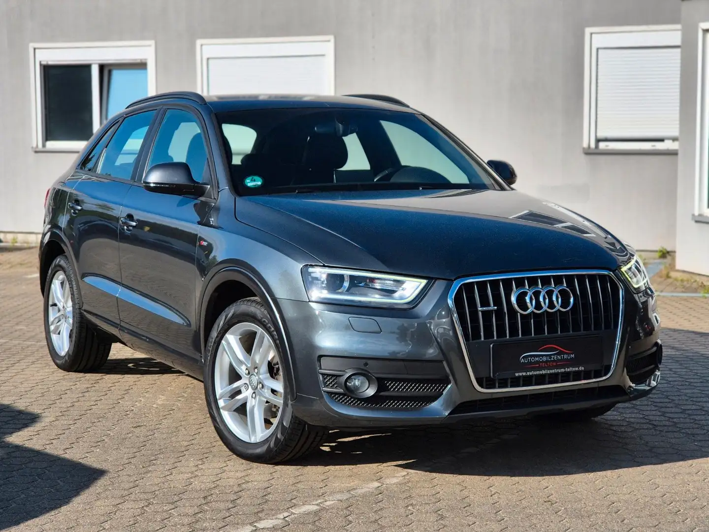 Audi Q3 2.0 TFSI quattro S line Sport Plus S tronic Grau - 2