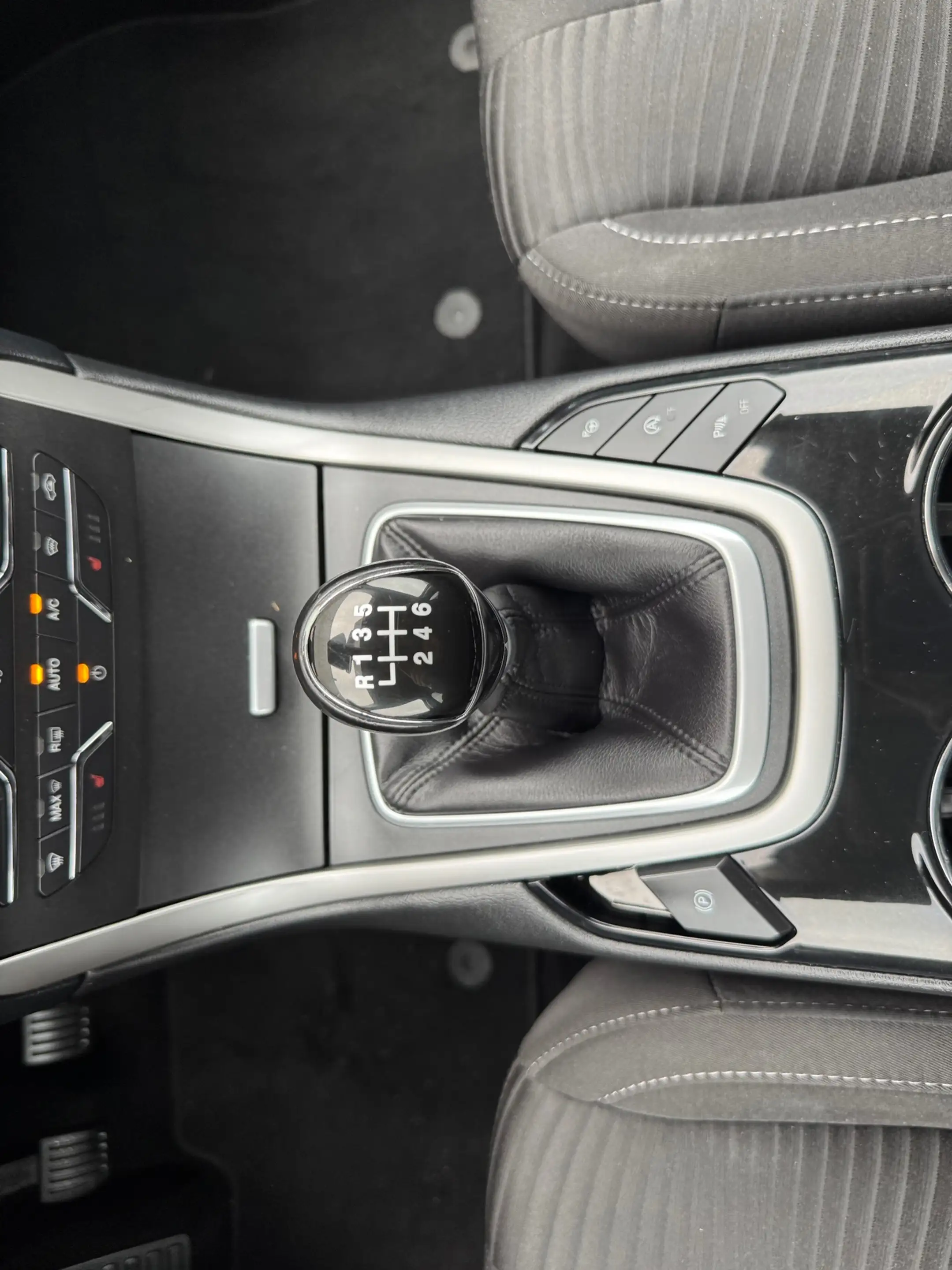 Ford S-Max 1.5 Titanium 7p. Airco,Stoelverwarming,Parksensore — photo 28