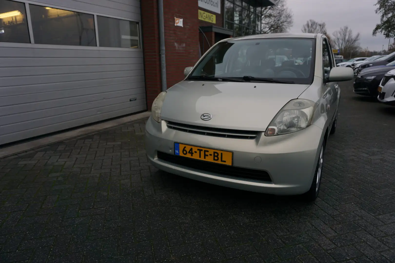 Daihatsu Sirion 2 1.3-16V COMFORT 5 DEURS MET AIRCO 4X ZGAN ALL SE Бежевий - 2