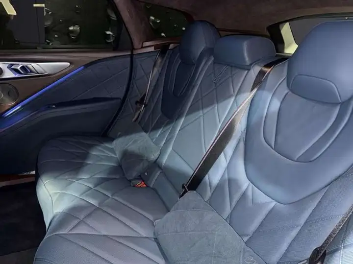 BMW XM 2024, foto 16