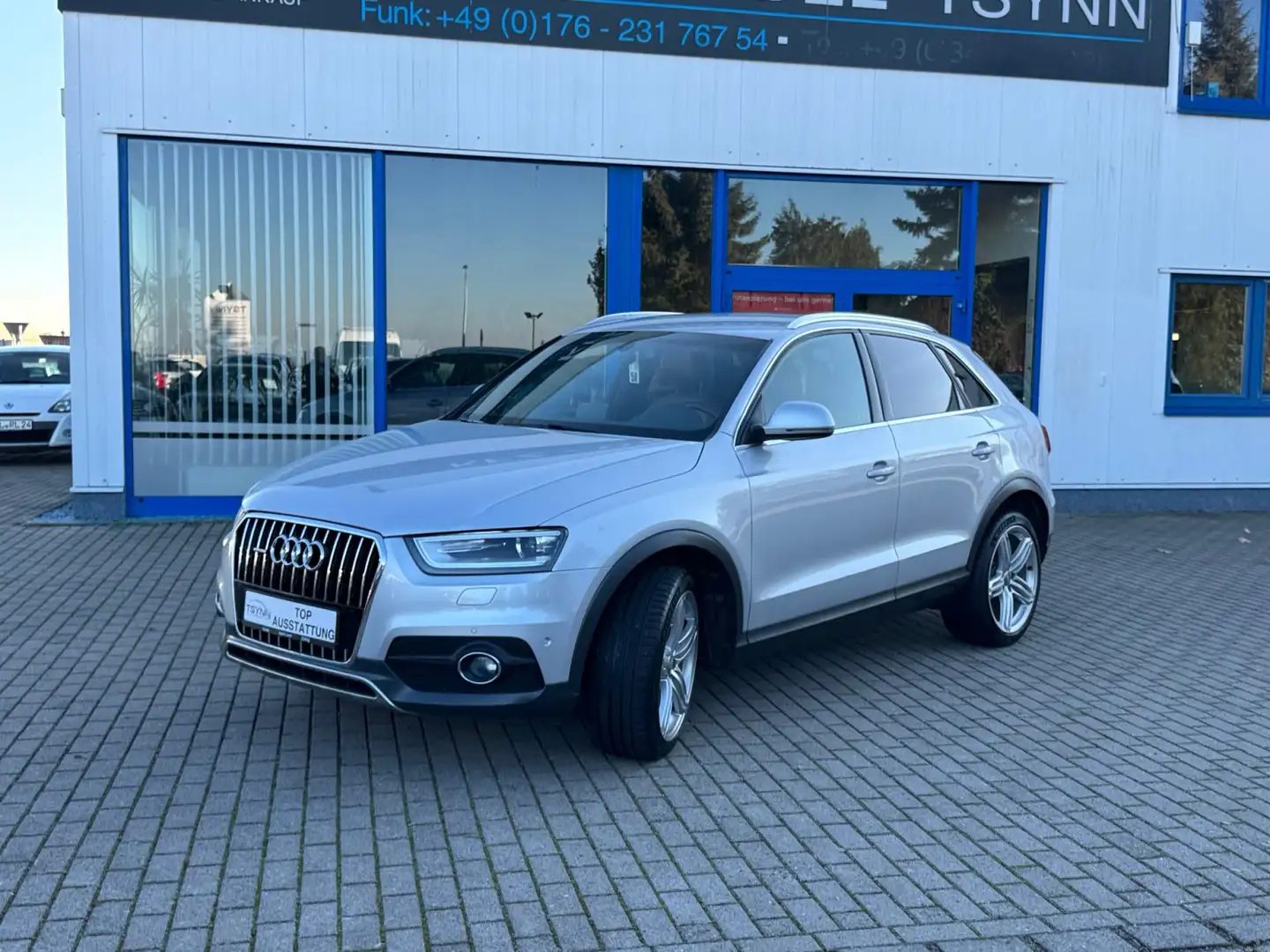 Audi Q3 2.0 TFSI quattro Exklusiv Silber - 1