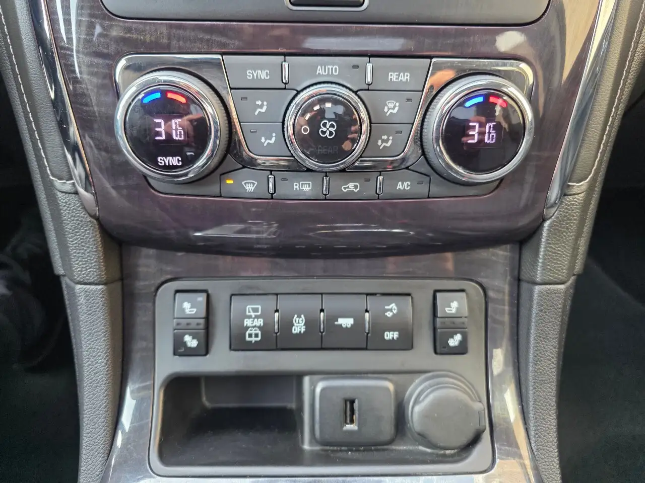 Buick Enclave photo Buick Enclave