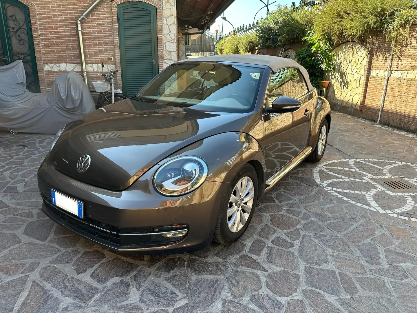 Volkswagen Beetle Cabrio 1.4 tsi Sport 160cv dsg - 1