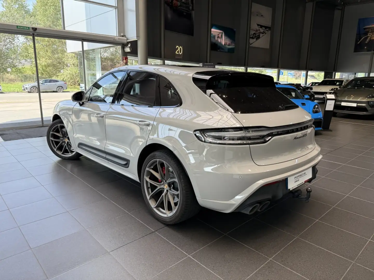 Porsche Macan GTS Aut. Beige - 2