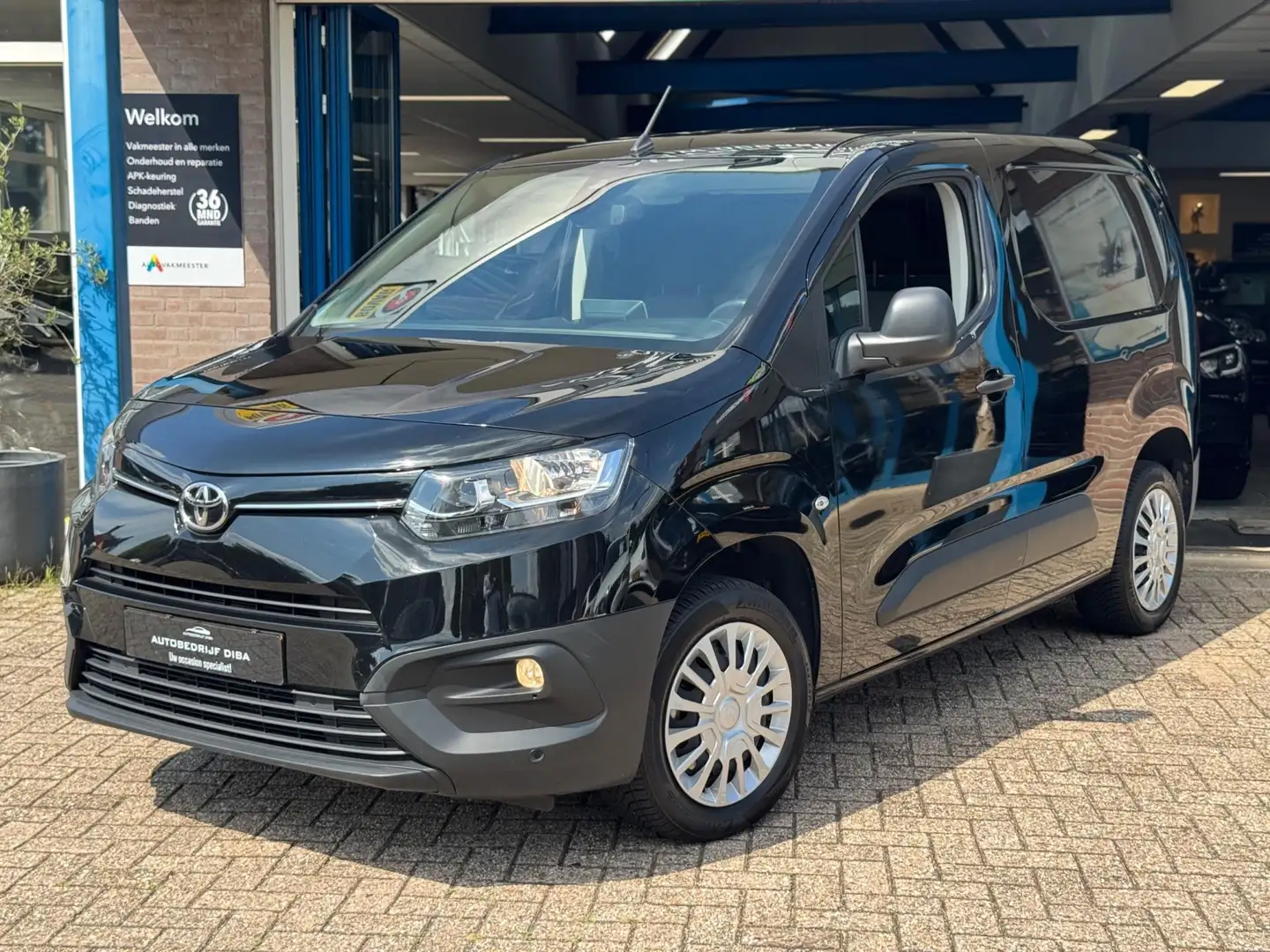 Toyota Proace City 1.5 D4D Navigator 2021 AUT NAVI AIRCO BTW Zwart - 2
