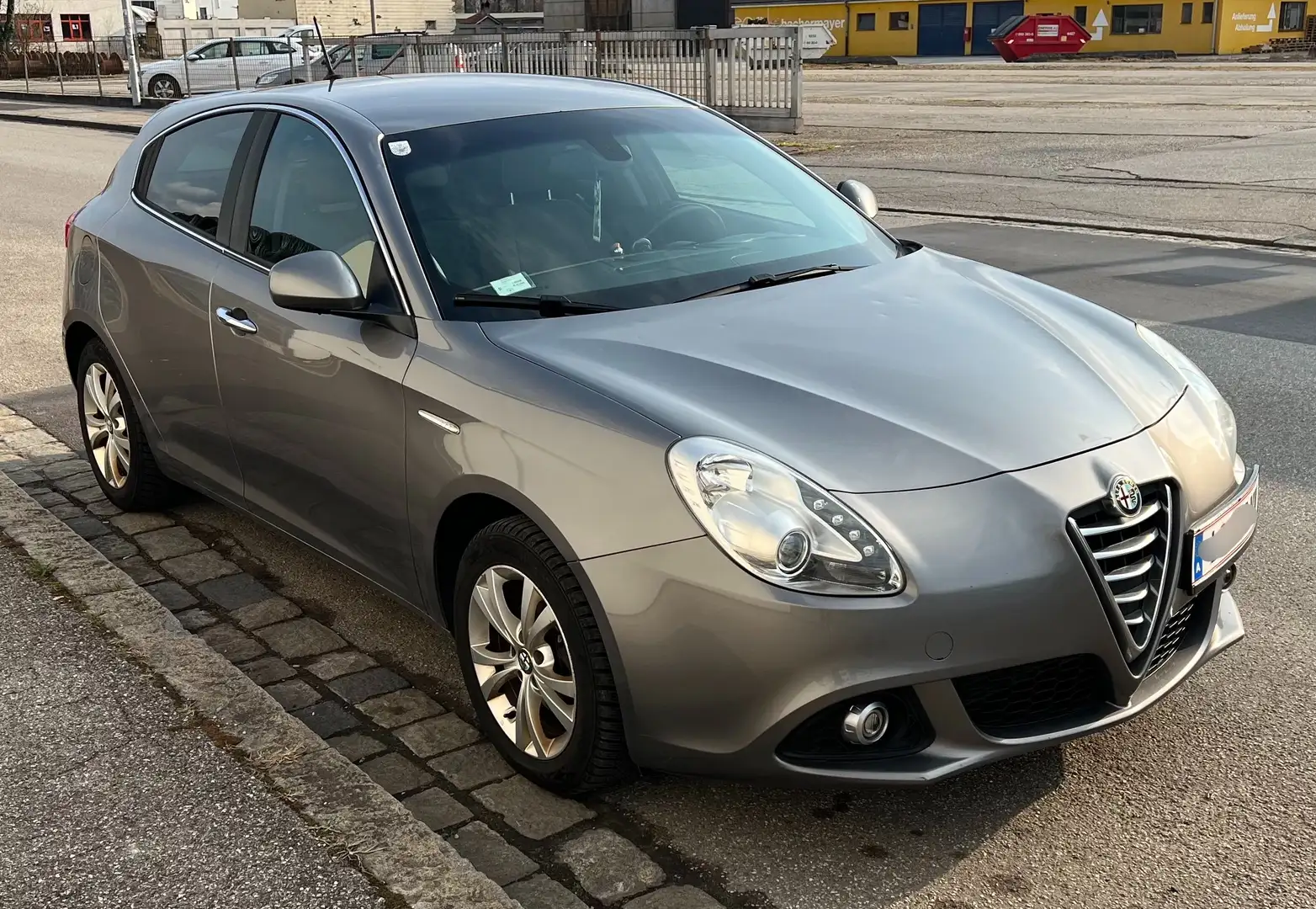 Alfa Romeo Giulietta Giulietta Distinctive 1,4 TB Distinctive Grau - 2