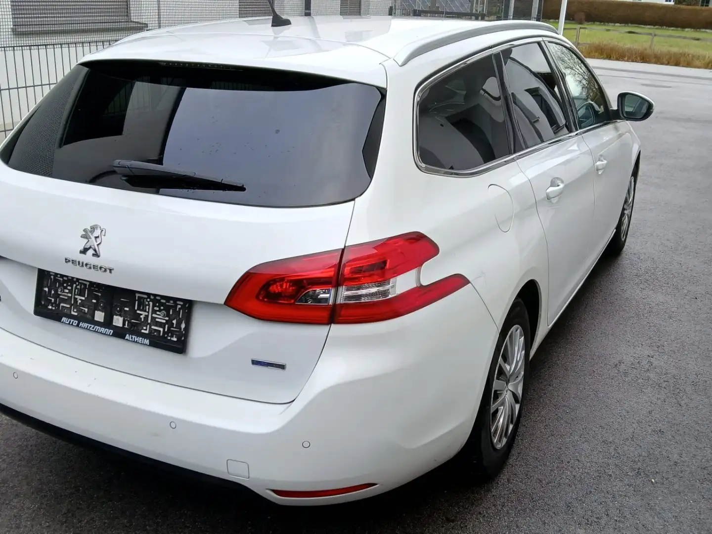 Peugeot 308 308 SW 1,2 PureTech Active S Weiß - 2