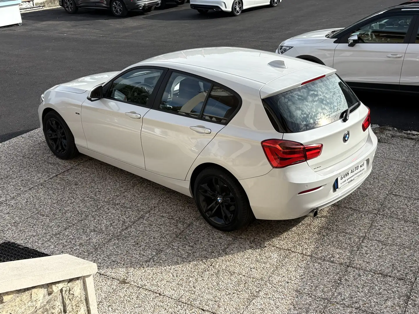BMW 116 116d Urban 5p auto Weiß - 2