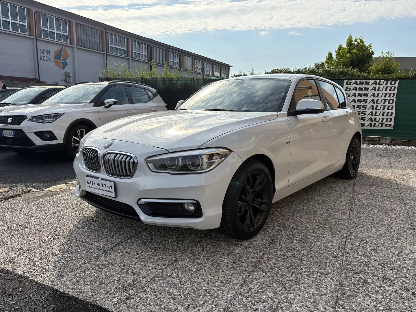 BMW 116 116d Urban 5p auto Weiß - 1