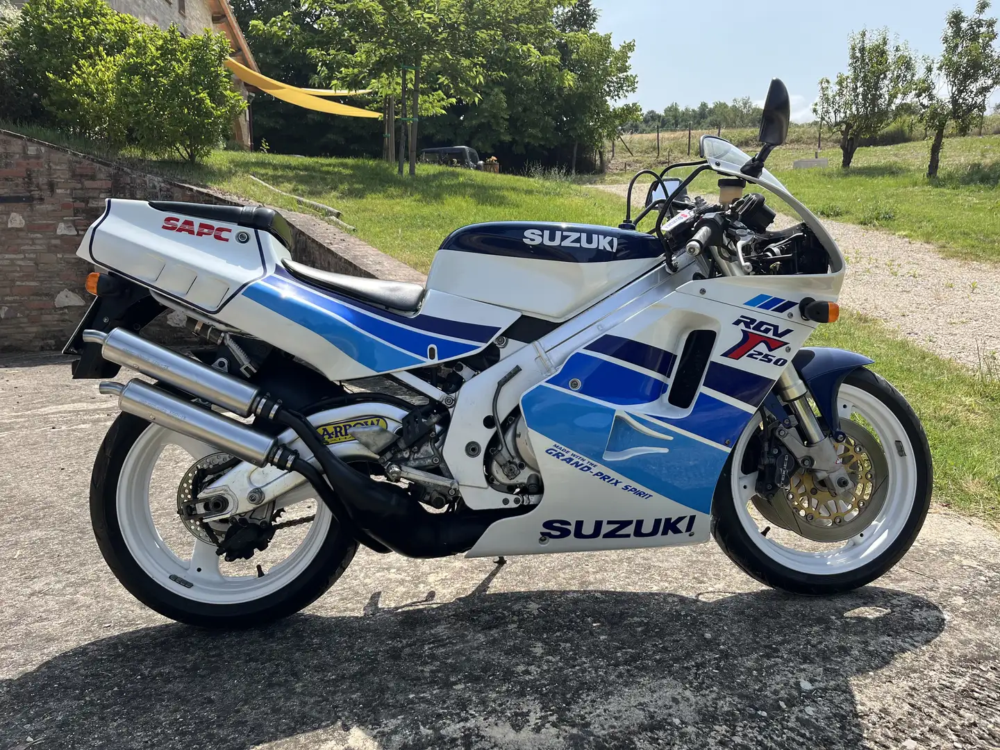 Suzuki RGV 250 - 1