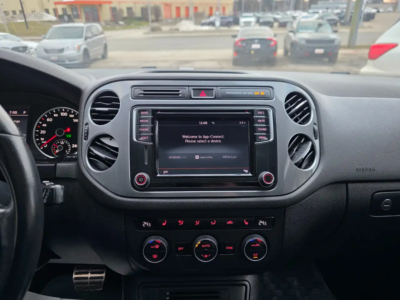Volkswagen Tiguan снимка Volkswagen Tiguan