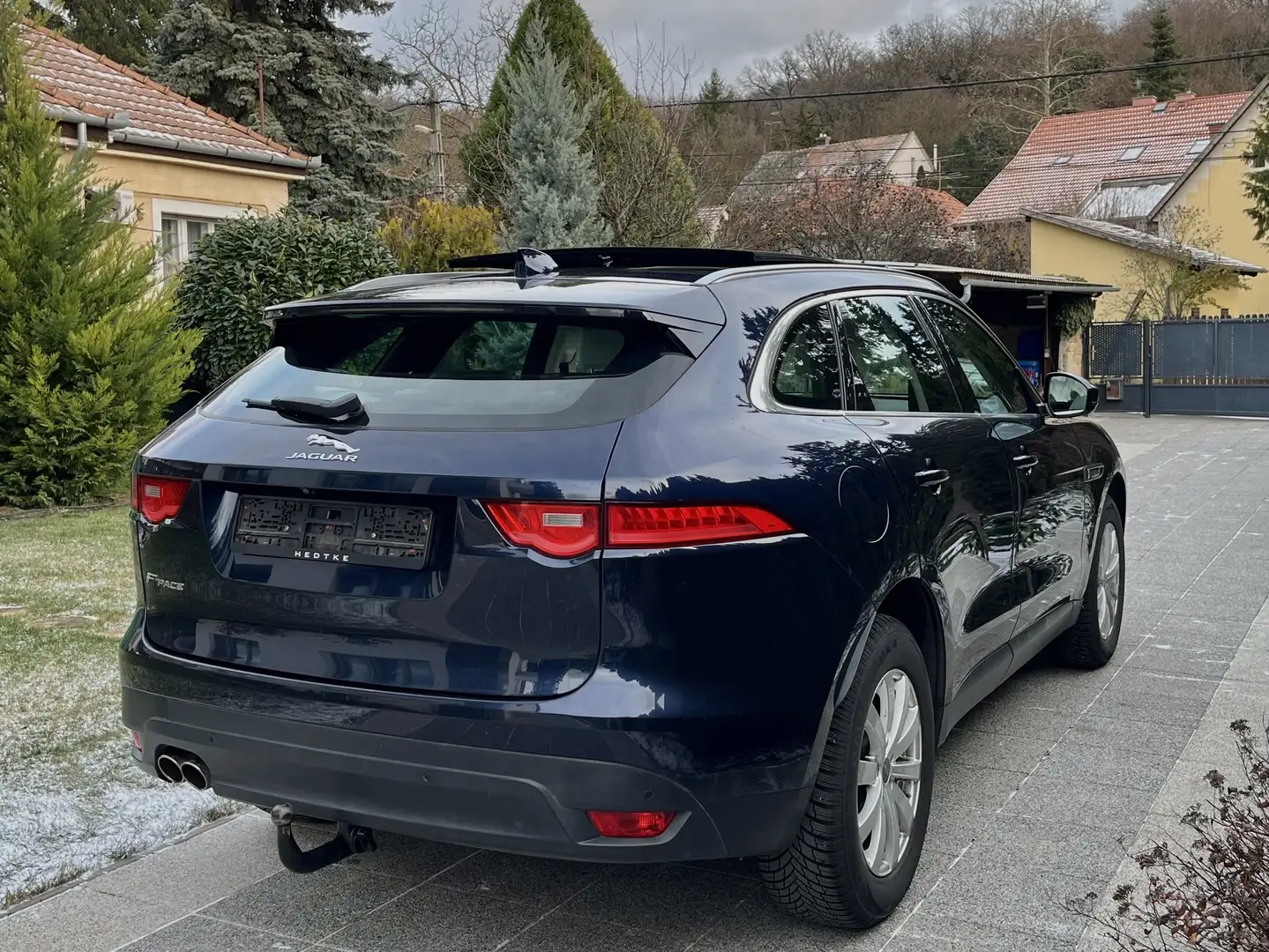 Jaguar F-Pace 20d AWD Prestige Automatik Blau - 2