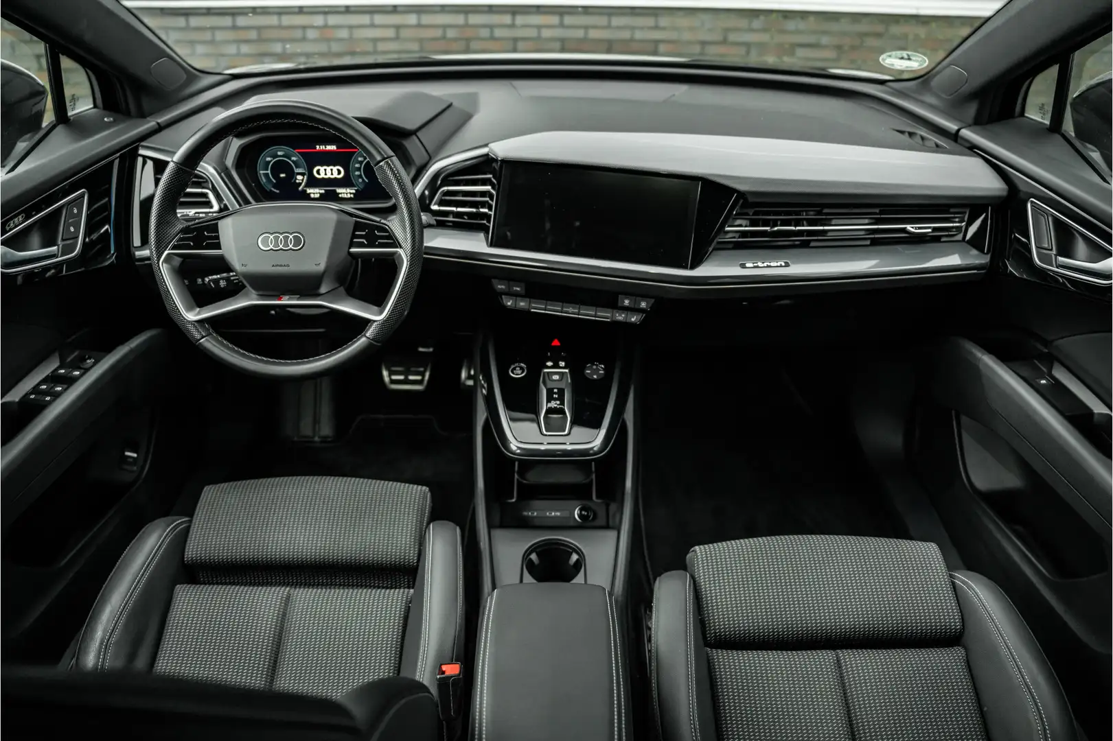 Audi Q4 e-tron 45 quattro Edition 82 kWh Schwarz - 2