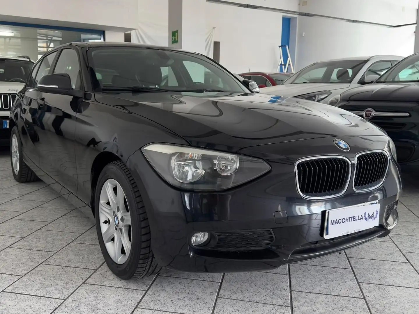 BMW 118 Serie 1 F/20-21 2011 118d 5p Urban Noir - 2
