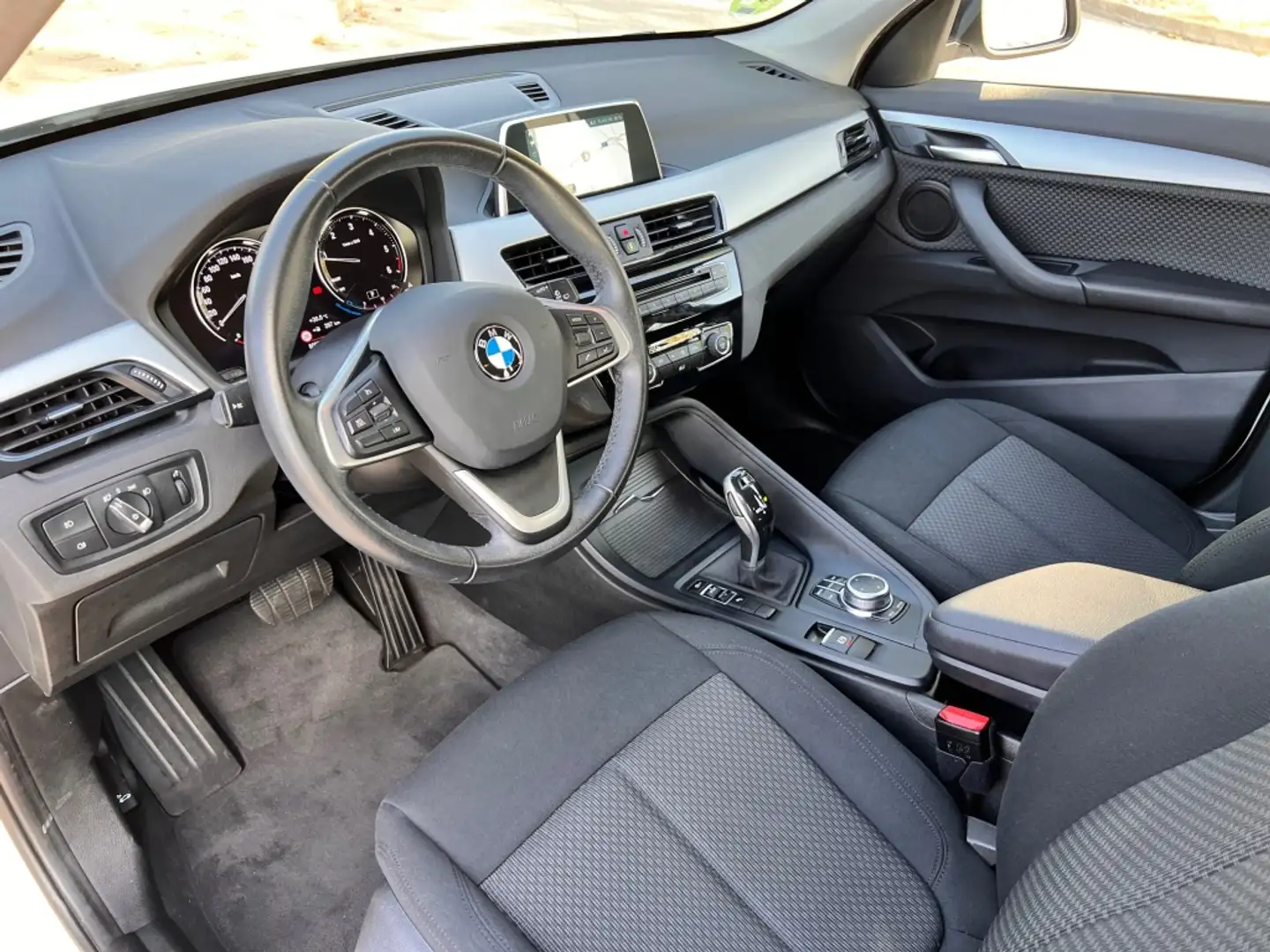BMW X1 sDrive 18dA Weiß - 2