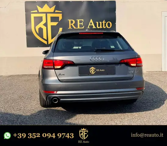 Audi A4 view 4