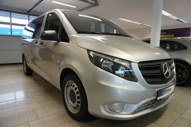 Mercedes-Benz Vito view 2