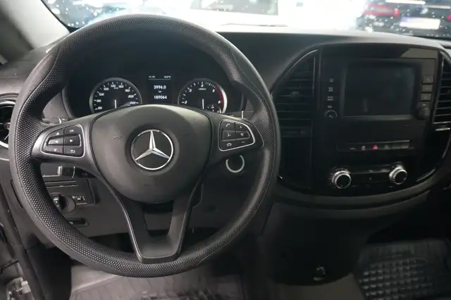 Mercedes-Benz Vito view 12