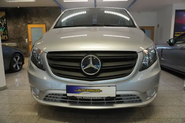 Mercedes-Benz Vito view 3