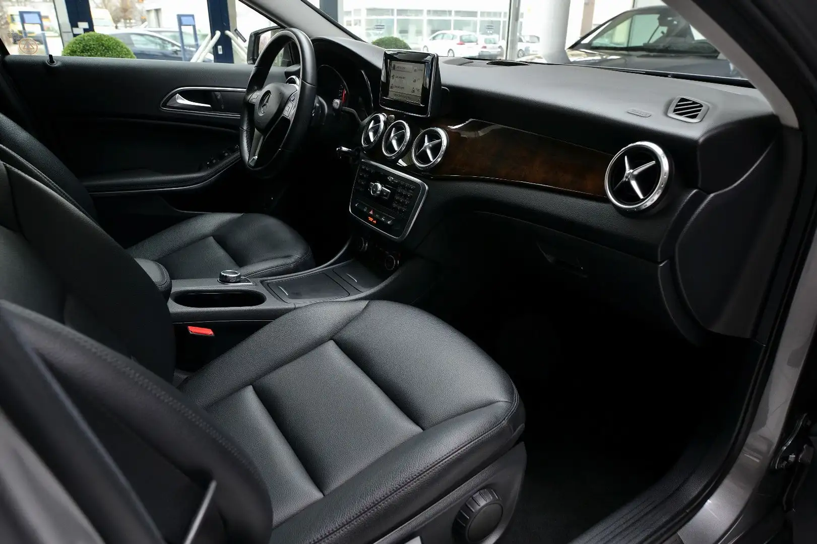 Mercedes-Benz GLA 200 *Style* Bi-Xenon* Navi* Totwinkel* Szary - 2